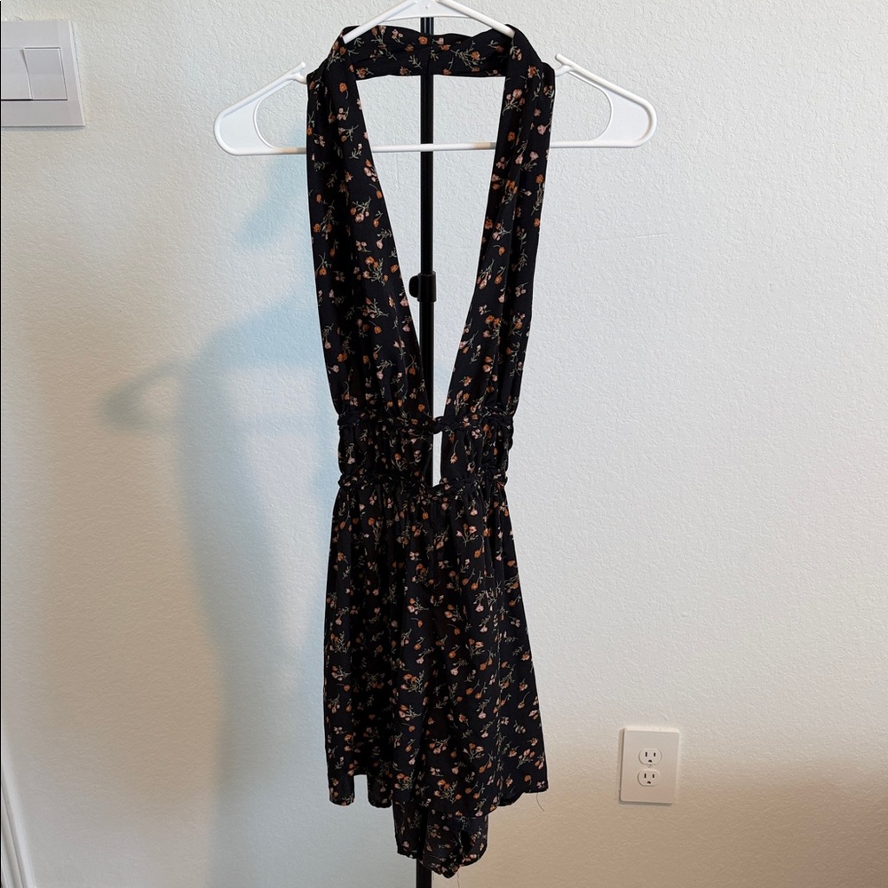 🌿 SHEIN Black Floral Backless Romper